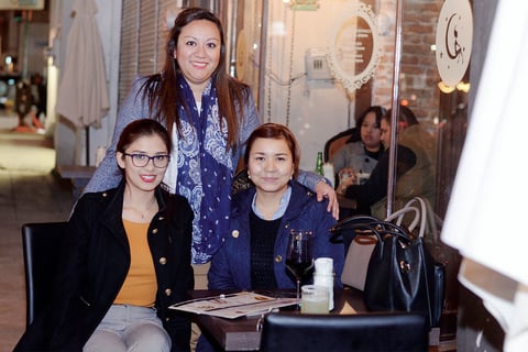 29022016 DE PASEO.  Silvia, Fátima y Dulce.