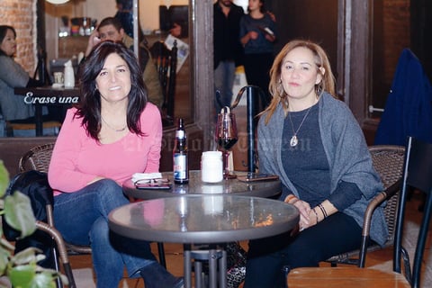 29022016 NOCHE DE AMIGAS.  Carmen e Iliana.