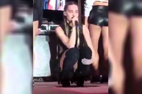 Durante un concierto en Quintana Roo, Belinda bromeó con la audiencia al criticar que después de varios años de carrera y muchos éxitos, le sigan pidiendo el Baile del Sapito, lo que la convirtió en tendencia en redes sociales.