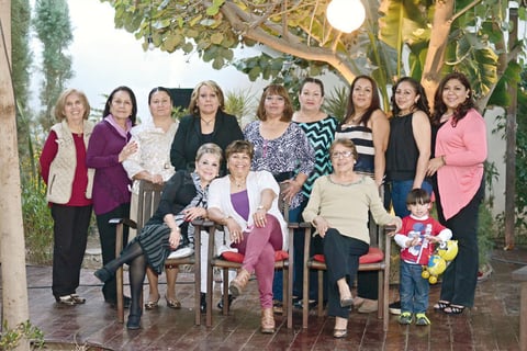 01032016 GRATA CONVIVENCA.  Un grupo de amigas se reunió para celebrar su amistad.