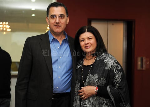 02032016 EN RECIENTE EVENTO.  Alejandro y Lourdes.