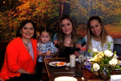 Cristina, Ana Cristina, Marcela y Melina