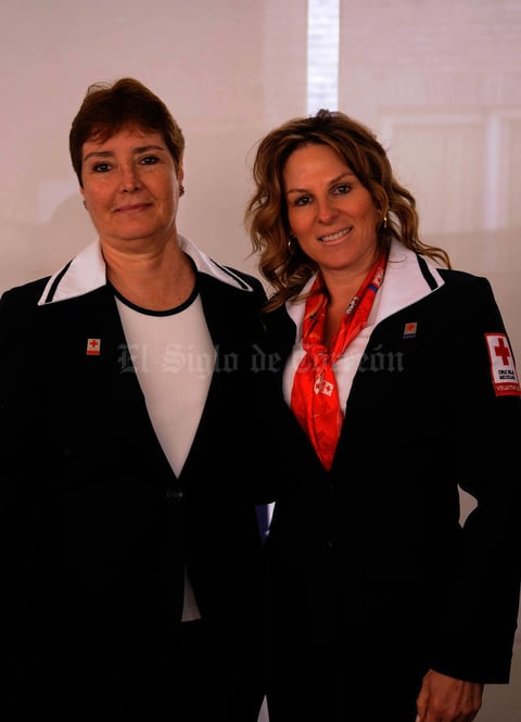 Ivonne Espinoza, Cordinadora Estatal de Damas Voluntarias de la Cruz Roja, y Alma Rosa Quiñones, Presidenta de las Damas Voluntarias Torreón