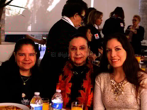 Lorena, María Guadalupe y Lupita