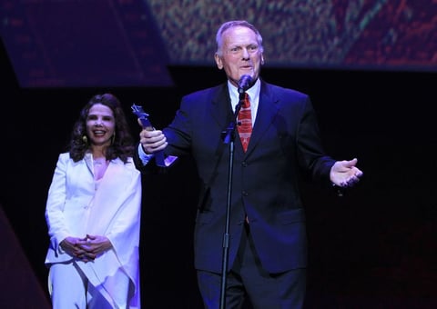 Tras la entrega fue el turno del homenaje al actor estadounidense Tab Hunter, a quien la actriz española Victoria Abril le entregó el Premio Maguey a la Trayectoria por su trabajo en pro a la diversidad sexual.
