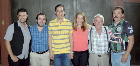 06032016 CELEBRACIóN EN FAMILIA.  Festejando el cumpleaños de Paco Amozurutia Carson: Ricky, Vicky, Earl y Eddy.