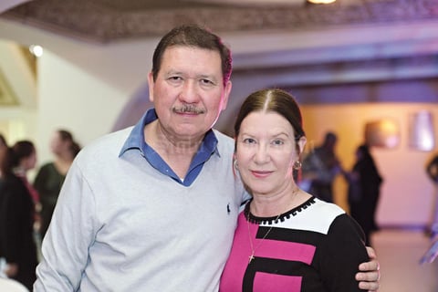 07032016 EN EL TEATRO.  César y Carolina.