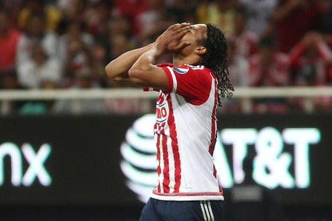 Chivas salió a buscar varios contragolpes que no culminaron como debían.