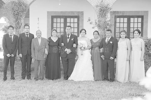 13032016 Los nuevos esposos en compañía de sus familias.- Erick Sotomayor Fotografía