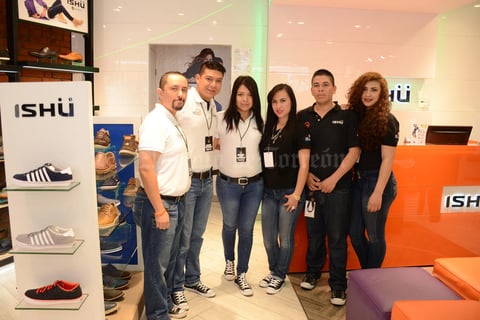 13032016 En el corte de listón.