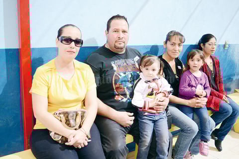 15032016 EVENTO ESCOLAR.  Juanis, Héctor, Victoria, Janett, Martha y Paula.
