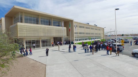 Las instalaciones se ubican en donde anteriormente se encontraba la Facultad de Ingeniería Mecánica y Eléctrica, al oriente de la ciudad.