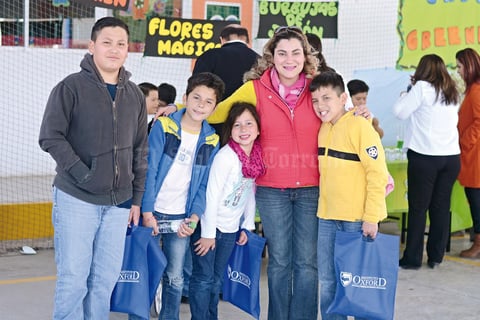 18032016 EVENTO ESCOLAR.  Santiago, Roberto, María, Arlette y Raúl.