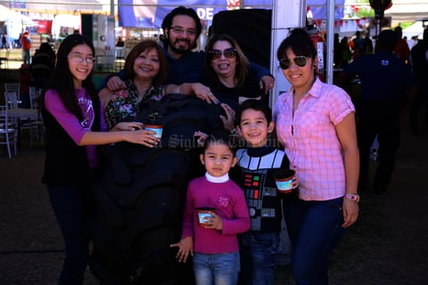 Samantha, Nena, Luis, Marycruz, Romina, Emiliano y Paulina