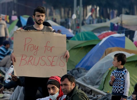 Incluso en un campo de refugiados en la frontera entre Grecia y Macedonia, los refugiados se solidarizaron con Bruselas.