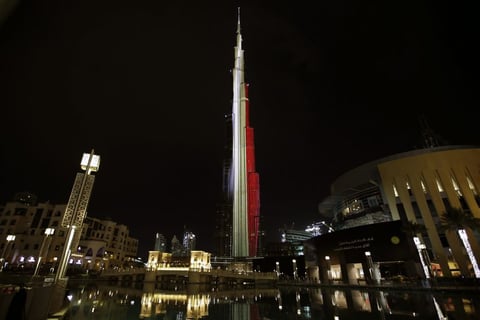 El edificio Burj Khalifa en Dubai (EAU), mostró su apoyo.