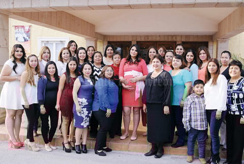20032016 ACOMPAñAN A ADRIANA.  Familiares y amigas de Adriana Carrillo de González se dieron cita en su baby shower.