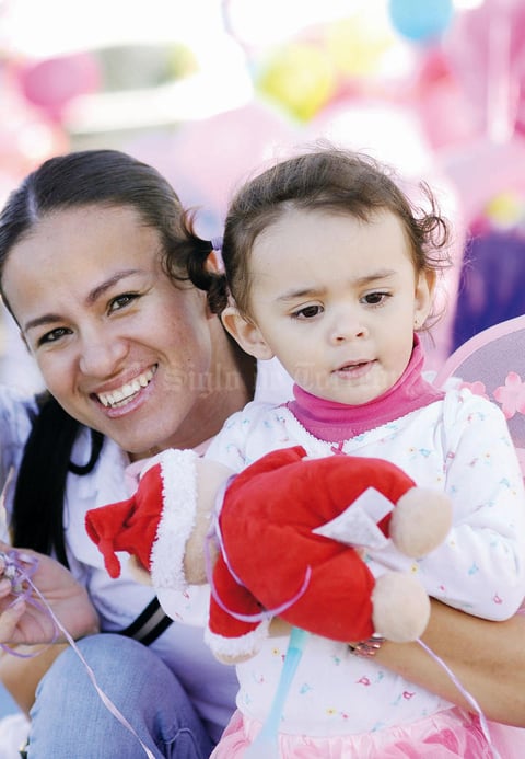 21032016 MUY CONTENTAS.  Cynthia y María.
