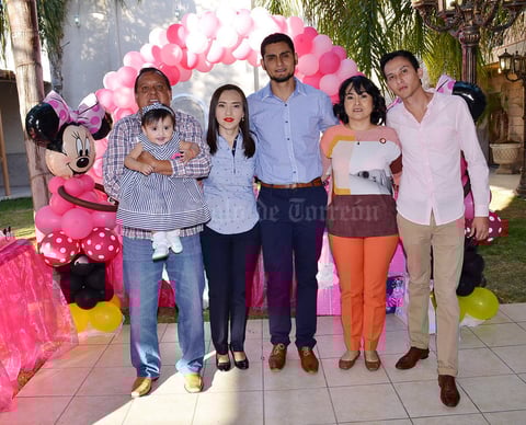 23032016 Familiares de la cumpleañera la acompañaron en este día tan especial.