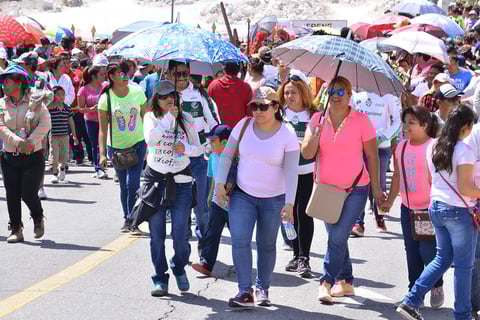 Al evento asistió una gran cantidad de personas quienes esperaban con entusiasmo el viacrucis.