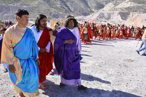 Jesús acompañado de sus discípulos.