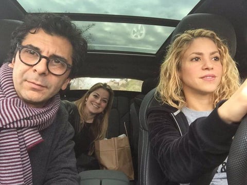 Shakira salió a buscar huevos de Pascua y compartió las fotos en Twitter.