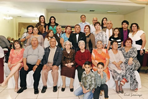 27032016 Gratos momentos vivió en esta  gran velada el Sr. Rodolfo junto a todos sus invitados.