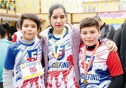 03042016 EN FAMILIA.  Erick, María de la Luz y Luis.