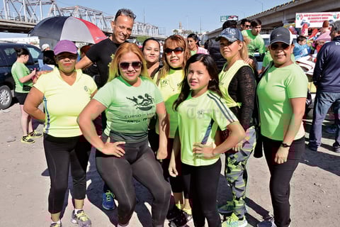 03042016 DESFILE DE LA PRIMAVERA.  Mague, Luz, Rocío, Rosario, Cristina y Enzo.