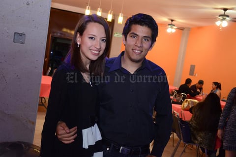 03042016 POSAN PARA LA FOTO.  Tania y Guillermo.
