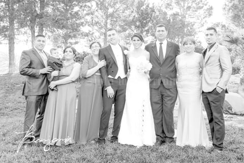 10042016 Lilia Azucena Zamora Hernández y Víctor Gerardo Fernández Reyes, acompañados de sus familiares.- Benjamín Fotografía