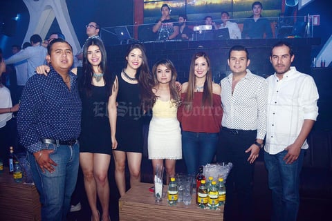 10042016 SE DIVIERTEN.  Jesús, Diane, Nelly, Yuritzi, Adriana, Jesús y Carlos.
