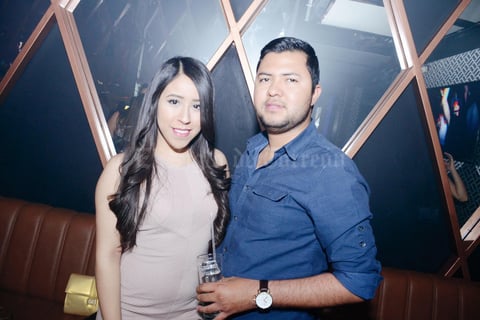 10042016 EN EL ANTRO.  Jaqueline y Gabriel.