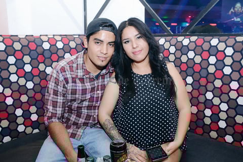 14042016 FIESTA DE DESPEDIDA.  Saraí en compañía de algunas de las invitadas a su recepción
