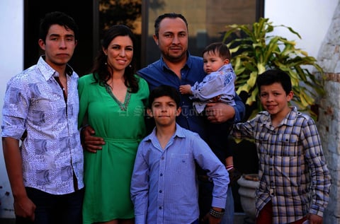 Luis y Marisol con sus hijos Bruno, Santiago, Luis y Mateo