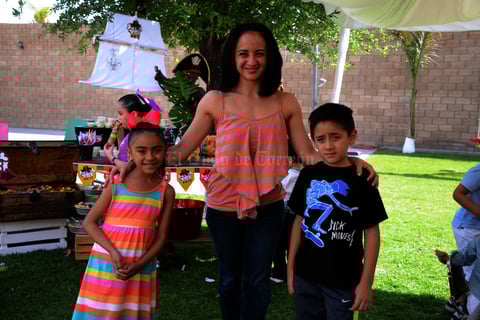 Katia, Juliana y Diego
