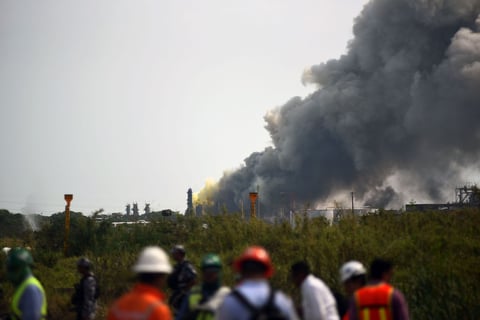 Aunque el incendio fue controlado dos horas después, las autoridades de Protección Civil emitieron una alerta a la población en general para que se abstuviera de salir de sus viviendas debido a que compuestos químicos pudieran quemarles la piel.