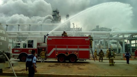 La explosión se registró a las 15:15 horas, en la Planta Clorados 3, aledaña a la zona de hornos. Una chispa detonó la explosión tras una fuga de gas.
