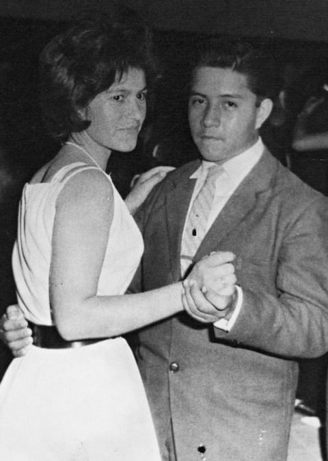 17042016 Raquel Contreras con su primo, Eusebio FernÃ¡ndez.