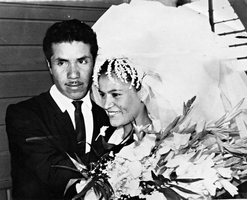 17042016 Sr. Javier Castro R. y Sr. JosÃ© Luis Rivera Chairez, felicitando a su nuevo cuÃ±ado el dÃ­a de su boda con la Sra. MarÃ­a Elena Rivera, hoy de Castro, en 1973.
