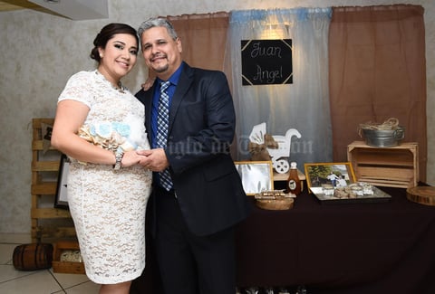 27042016 ASISTEN A CONCIERTO.  Norma y Alan.