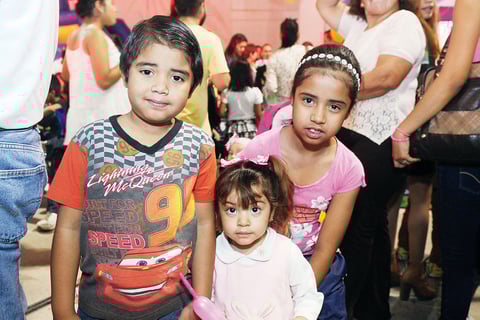 28042016 Santiago, Arely y Nataly.