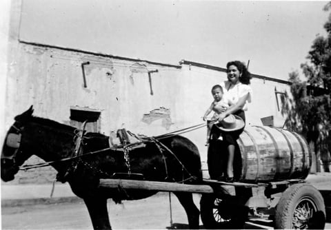 24042016 NiÃ±os Arturo y JesÃºs Gerardo Sotomayor Garza en un parque pÃºblico de la localidad en 1948.