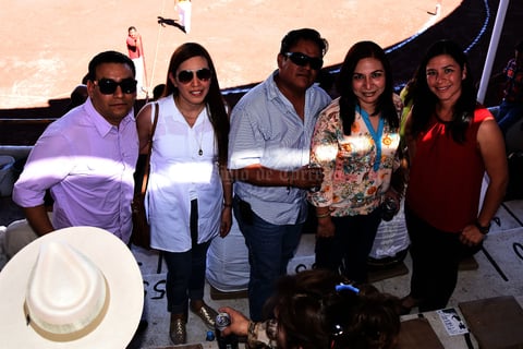Toño, Alejandra, Víctor, Brenda y Diana