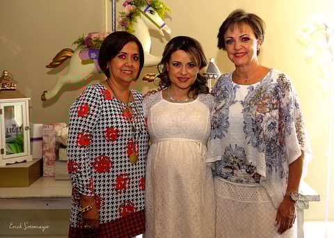 Lorena con Ana Lourdes y Cecilia