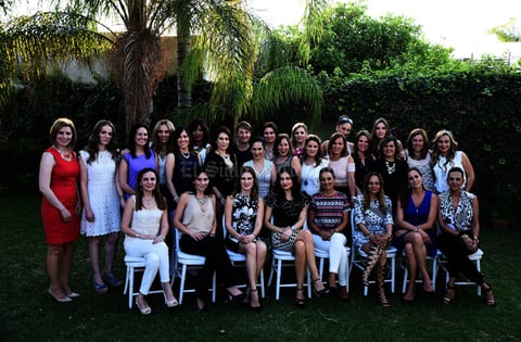 La cumpleañera con sus amigas