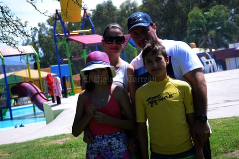 Caro, Athena, Ernesto y Ernesto