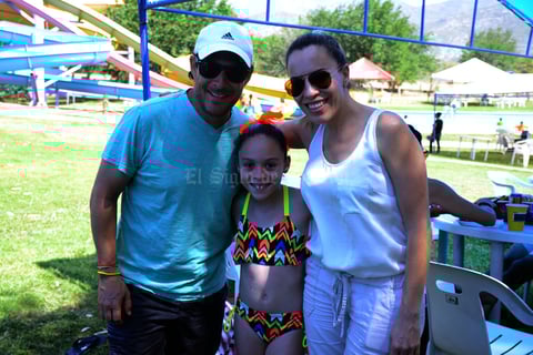 Adrián, Camila y Valeria