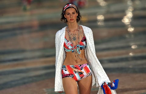 Vestimenta de todo tipo se mostró en el desfile de moda de la casa francesa.