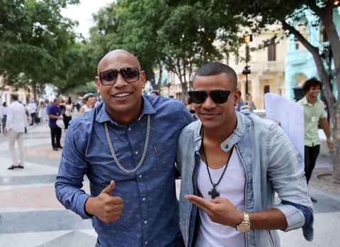 Alexander Delgado y Randy Malcom, integrantes del grupo Gente De Zona fueron bien recibidos por el público.
